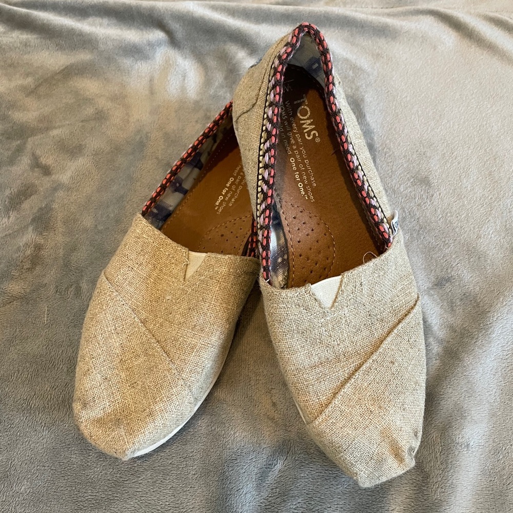 Toms Shoes